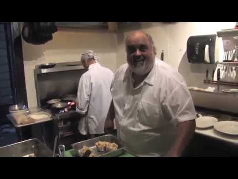 Видео: Банановый хлебный пудинг Фостер