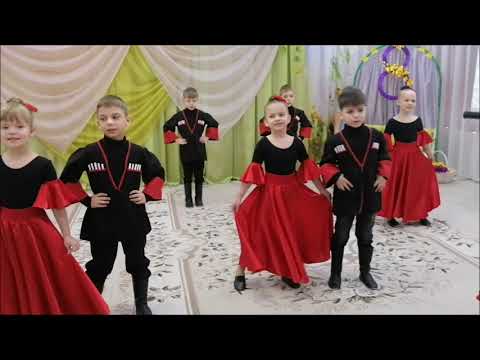 Видео: Праздник 8 марта в подготовительной группе "Росток".