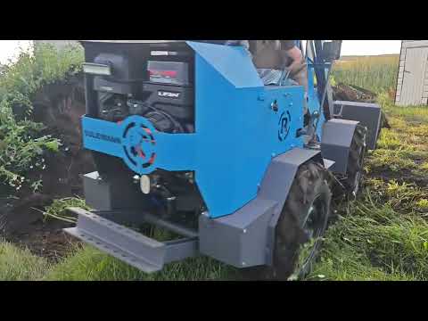 Видео: Работа с грунтом на минипогрузчике