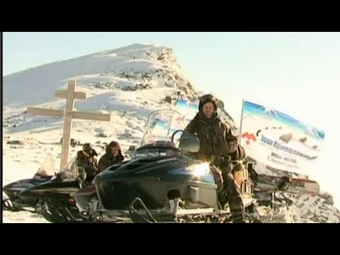 Видео: Первая восхождение на гору Народная на снегоходах