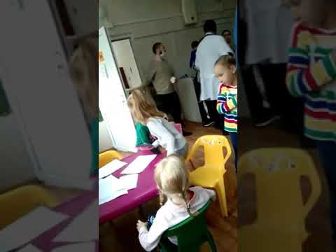 Видео: Мать  в поликлинике ударила ребенка.((((