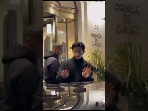 Видео: Тэхён вышел на прогулку в Париже🗼 #bts #taehyung