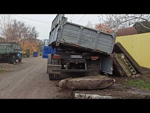Видео: ЗИЛ колхозник кузов на бок слетел вместе с плитами