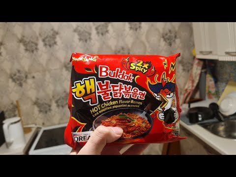 Видео: АСМР ОБЗОР НА ОСТРЫЙ Buldak (ЭТО ТРЕШ)