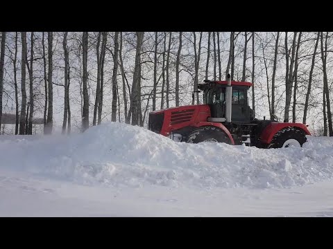 Видео: Кировец с передним отвалом против снега