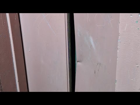 Видео: Быдло обиделось и оставило подъезд без лифта