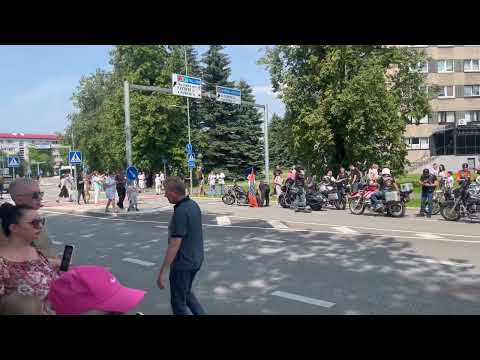 Видео: Narva Bike 2025. Построение колонны мотоциклов перед проездом.