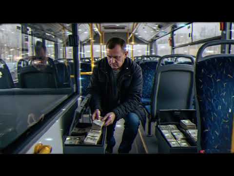 Видео: Водитель автобуса в Петербурге увёз $12,4 млн у Тамбовской — границу прошёл незамеченным