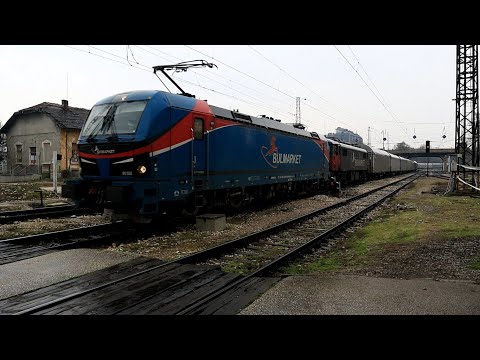 Видео: Влак на "Булмаркет" минава транзит през гара Пловдив, начело с локомотиви 80 028 и 87 009..