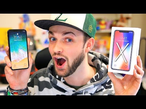 Видео: Распаковка iPhone X! 📱 (Сравнение Face ID, Animoji и iPhone 10)