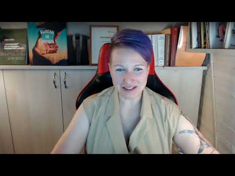 Видео: Как помочь собаке больше доверять чужим собакам и людям