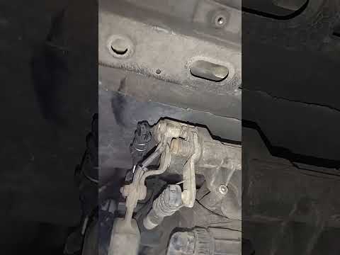 Видео: iveco daily 70С15 3.0 дизель 2013 год,слетает тросик с Решение проблемы.