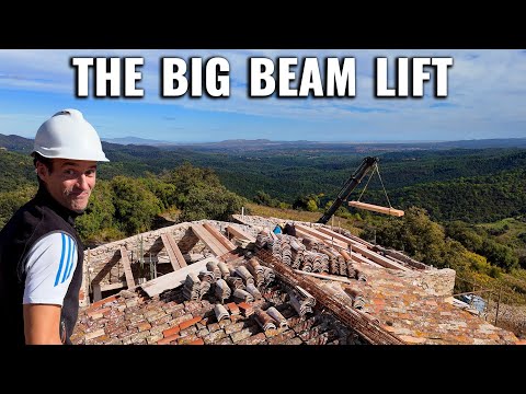 Видео: (#61) Ремонт крыши — деревянные балки, кольцевые балки и работы со стенами — неделя 3