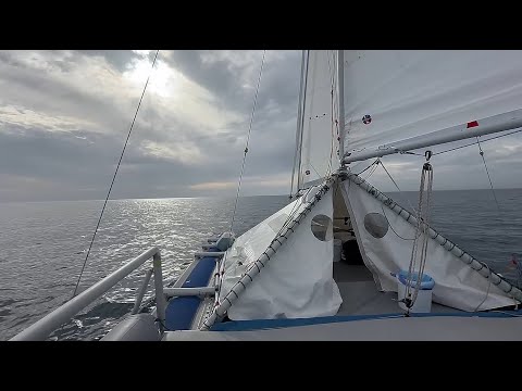 Видео: Вокруг Света на парусном катамаране