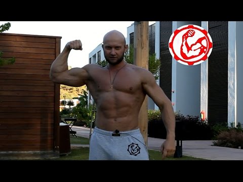 Видео: Подтягивания на турнике. Каким хватом лучше подтягиваться - обзор техник