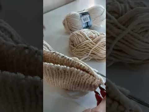 Видео: Теплая шапка спицами 