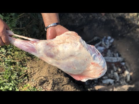 Видео: Баранья нога запеченная в земле! МЯСО В ЯМЕ!