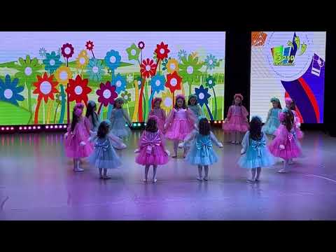 Видео: Танец “Маленькая страна” Dance.