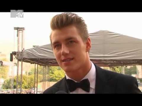 Видео: Как Алексей Воробьев страдает от любви?