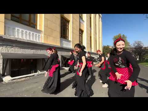 Видео: 2024. Flashmob EFA . Флешмоб школы Фламенко Андалусии. TANGOS DE TRIANA.