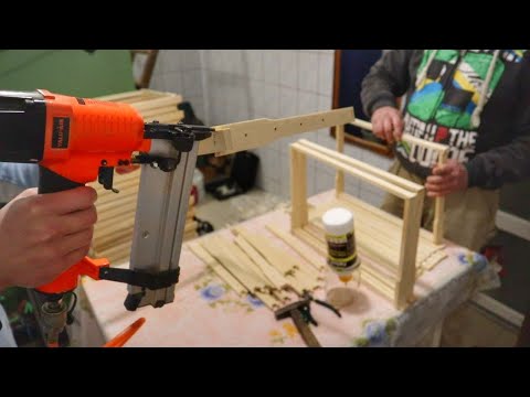 Видео: Як збирати рамки для бджіл? Що потрібно для цього знати? 200 рамок 3 год. Рамки дадан.