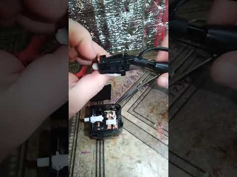 Видео: Ремонт Бракованой запчасти. (переключатель поворотов нексия)