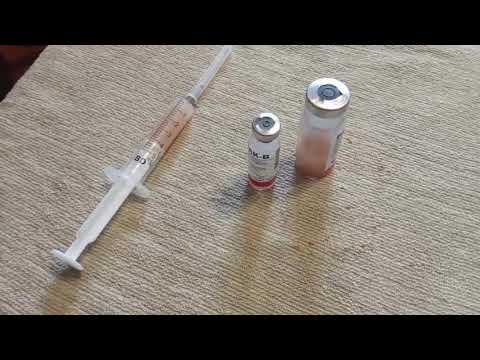 Видео: Прививка кроликов от миксаматоза и ВГБК.