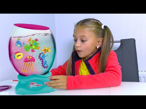 Видео: КАК СДЕЛАТЬ Светящийся аквариум с рыбками | Видео для детей | Tiki Taki Cook