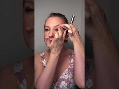 Видео: Легкий макияж, повторяйте и учитесь!