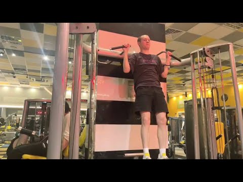 Видео: АНЕК В КАЧАЛКЕ