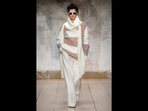 Видео: 10.2. Вязаный ГАРДЕ-ROBE  ОТ КУТЮР.  ЛАУРА БИАДЖОТТИ -2 #вязаная_мода#Клондайкидей