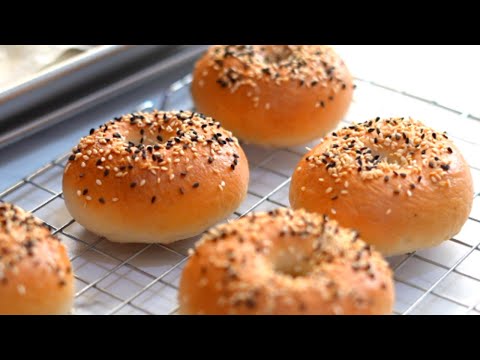 Видео: Быстрый и простой рецепт бубликов: хрустящие и жевательные бублики, лучший рецепт домашних бубликов