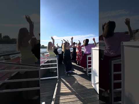 Видео: Таши джонг. Тибетский танец на Неве. Tashi jong