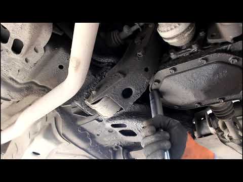 Видео: Замена подушек МКПП на Daewoo Nexia 1,5 Дэу Нексия 2001 года