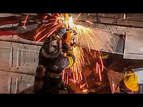 Видео: Пожарные, приписанные к пожарному гаражу, Аппер Макунги, Пенсильвания, 22 октября 2025 г.