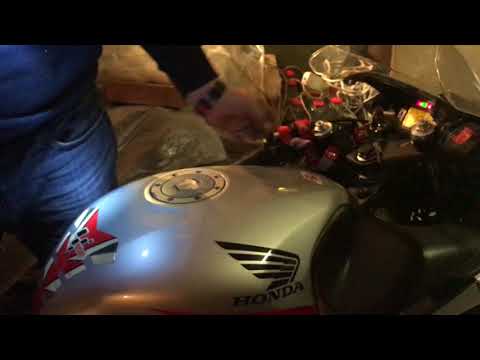 Видео: Осмотр HONDA CBR600F4i 2004г за 250 тыщ руб без монтажа