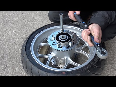 Видео: Замена цепи и звезд на мотоцикле Honda NC750X