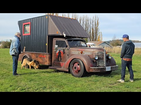 Видео: Это место ПОЛНО классических автомобилей, и они ВСЕ продаются 🤯 (угадаете, что мы купили?)