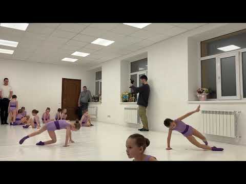 Видео: Крос-переміщення в сучасному танці, діти 6-8 років