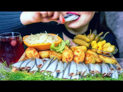 Видео: ASMR  Russian FOOD  | Килька с луком | REAL SOUNDㅣASMR MUKBANG