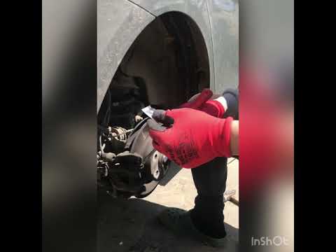 Видео: Замена тормозных колодок BMW 218 2F46