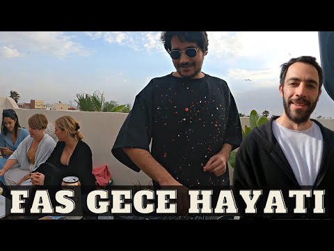 Видео: Ночная жизнь в МАРОККО - Весь город празднует