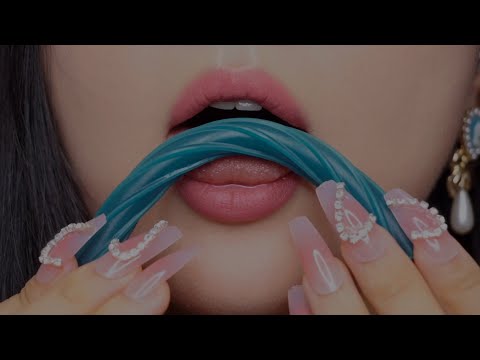 Видео: ASMR звуки рта при игре на конфетах (облизывание и поедание)