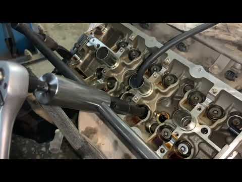 Видео: Замена ГРМ + помпа двигателя+маслосъёмные колпачки+ сальники.