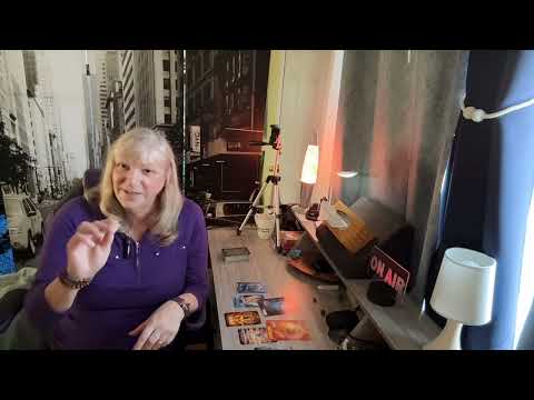 Видео: ВОДОЛЕЙ ♒️ КТО-ТО СПЕШИТ С ПРИГЛАШЕНИЕМ И ВАЖНЫМИ НОВОСТЯМИ! 10–16 ноября 2025 г.