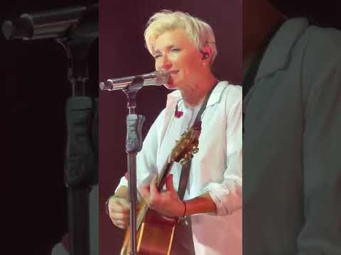 Видео: Диана Арбенина - Питер Никотин (Самара. 09.04.2022)