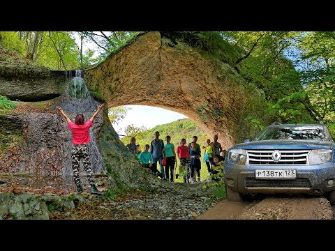 Видео: Дастер без кардана по грязи!  Едем к Окнам и Голове Великана