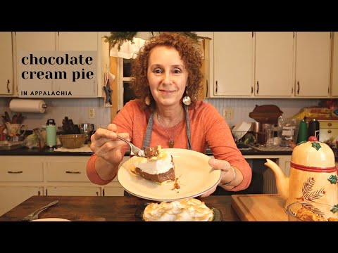 Видео: Традиционно приготовленный шоколадный кремовый пирог в Аппалачах