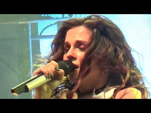 Видео: Нюша - Тебя любить, ТРЦ «Океания», HD