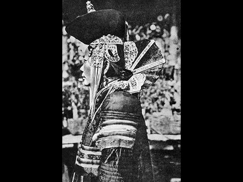 Видео: Авхай дээлний үүсгэл гоёл, хатан малгай